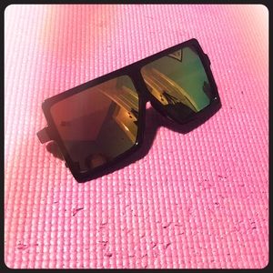 Trendy sunglasses😎